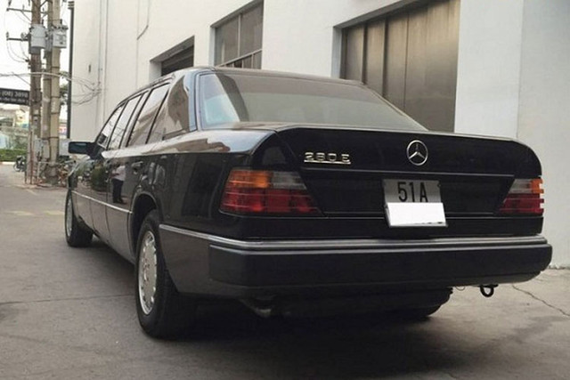 Đại gia Đặng Lê Nguyên Vũ tậu Mercedes-Benz 280E độc nhất Việt Nam - Hình 3 Dai gia Dang Le Nguyen Vu tau Mercedes-Benz 280E doc nhat Viet Nam-Hinh-3