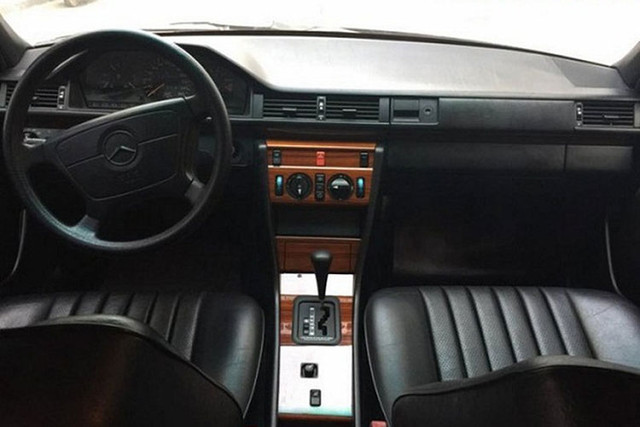 Đại gia Đặng Lê Nguyên Vũ tậu Mercedes-Benz 280E độc nhất Việt Nam - Hình 5 Dai gia Dang Le Nguyen Vu tau Mercedes-Benz 280E doc nhat Viet Nam-Hinh-5
