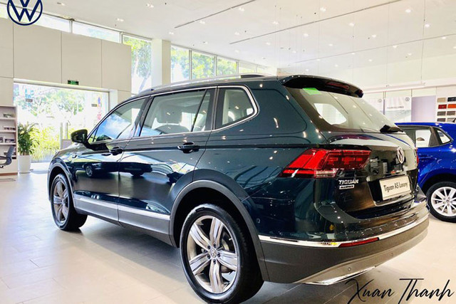 Volkswagen Tiguan hạ giá đến hơn 300 triệu đồng - Hình 2 Volkswagen Tiguan ha gia den hon 300 trieu dong-Hinh-2