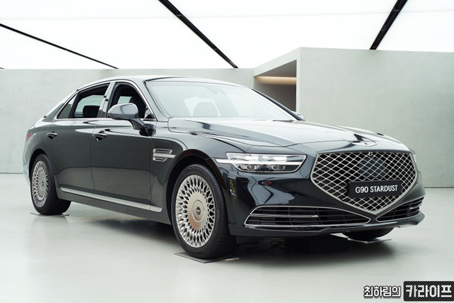 Cận cảnh xe sang Genesis G90 Stardust hơn 2,5 tỷ đồng Can canh xe sang Genesis G90 Stardust hon 2,5 ty dong