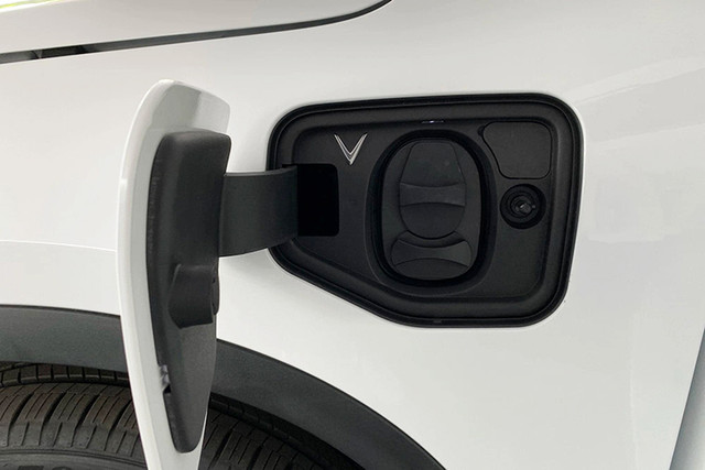 Chi tiết VinFast VF8 2022 tại Việt Nam, giá cao nhất hơn 1,2 tỷ đồng - Hình 11 Chi tiet VinFast VF8 2022 tai Viet Nam, gia cao nhat hon 1,2 ty dong-Hinh-11