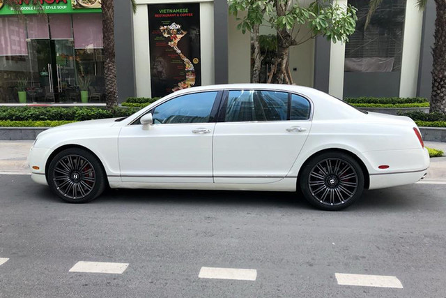 Nữ đại gia Dương Đường bị bắt giam thường đi xe Bentley và Lincoln tiền tỷ - Hình 5 Nu dai gia Duong Duong bi bat giam thuong di xe Bentley va Lincoln tien ty-Hinh-5
