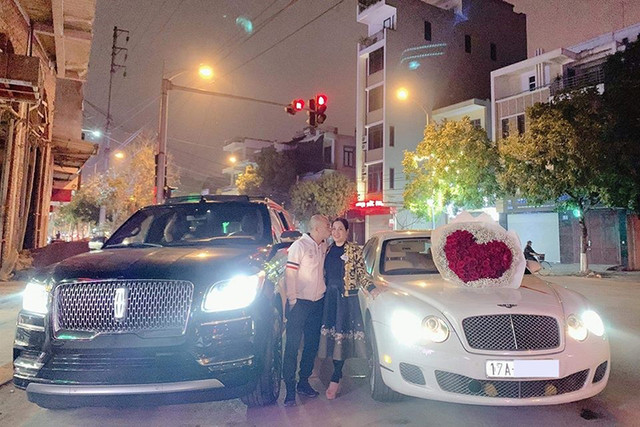 Nữ đại gia Dương Đường bị bắt giam thường đi xe Bentley và Lincoln tiền tỷ - Hình 3 Nu dai gia Duong Duong bi bat giam thuong di xe Bentley va Lincoln tien ty-Hinh-3