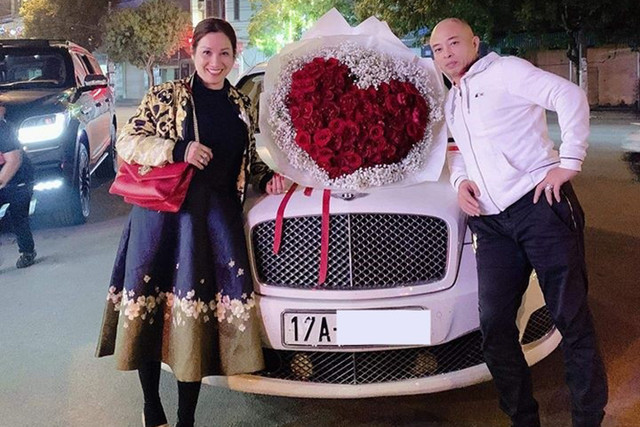 Nữ đại gia Dương Đường bị bắt giam thường đi xe Bentley và Lincoln tiền tỷ - Hình 2 Nu dai gia Duong Duong bi bat giam thuong di xe Bentley va Lincoln tien ty-Hinh-2