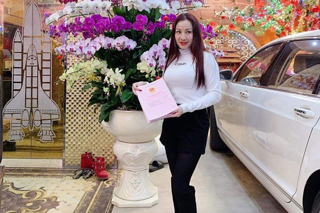 Nữ đại gia Dương Đường bị bắt giam thường đi xe Bentley và Lincoln tiền tỷ Nu dai gia Duong Duong bi bat giam thuong di xe Bentley va Lincoln tien ty