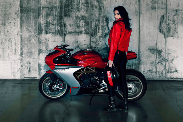 Mô tô MV Agusta Superveloce 800 có giá gần 1 tỷ đồng Mo to MV Agusta Superveloce 800 co gia gan 1 ty dong