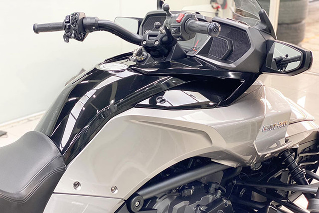 Ngắm Can-Am Spyder F3-S giá không dưới 1 tỷ đồng ở Hà Nội - Hình 6 Ngam Can-Am Spyder F3-S gia khong duoi 1 ty dong o Ha Noi-Hinh-6