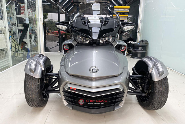 Ngắm Can-Am Spyder F3-S giá không dưới 1 tỷ đồng ở Hà Nội - Hình 3 Ngam Can-Am Spyder F3-S gia khong duoi 1 ty dong o Ha Noi-Hinh-3