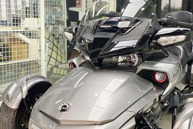 Ngắm Can-Am Spyder F3-S giá không dưới 1 tỷ đồng ở Hà Nội - Hình 4 Ngam Can-Am Spyder F3-S gia khong duoi 1 ty dong o Ha Noi-Hinh-4