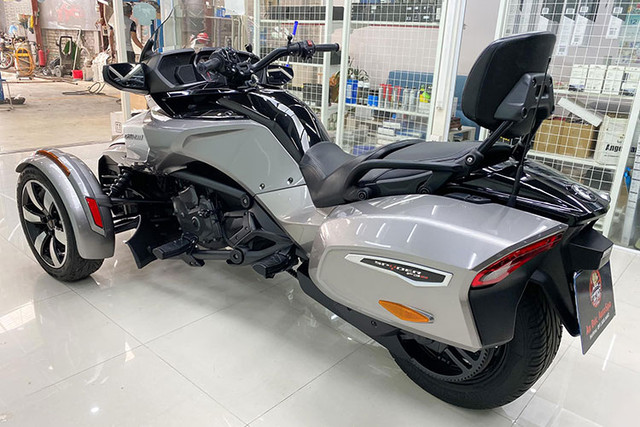 Ngắm Can-Am Spyder F3-S giá không dưới 1 tỷ đồng ở Hà Nội - Hình 7 Ngam Can-Am Spyder F3-S gia khong duoi 1 ty dong o Ha Noi-Hinh-7