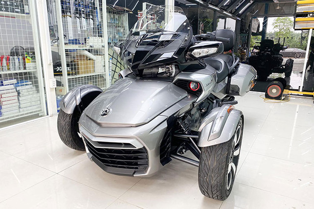 Ngắm Can-Am Spyder F3-S giá không dưới 1 tỷ đồng ở Hà Nội Ngam Can-Am Spyder F3-S gia khong duoi 1 ty dong o Ha Noi