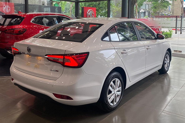 Mẫu xe sedan hạng C là MG5 ế khách dù giá bán chưa tới 400 triệu - Hình 3 Mau xe sedan hang C la MG5 e khach du gia ban chua toi 400 trieu-Hinh-3