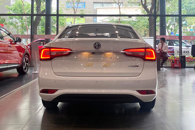 Mẫu xe sedan hạng C là MG5 ế khách dù giá bán chưa tới 400 triệu - Hình 10 Mau xe sedan hang C la MG5 e khach du gia ban chua toi 400 trieu-Hinh-10