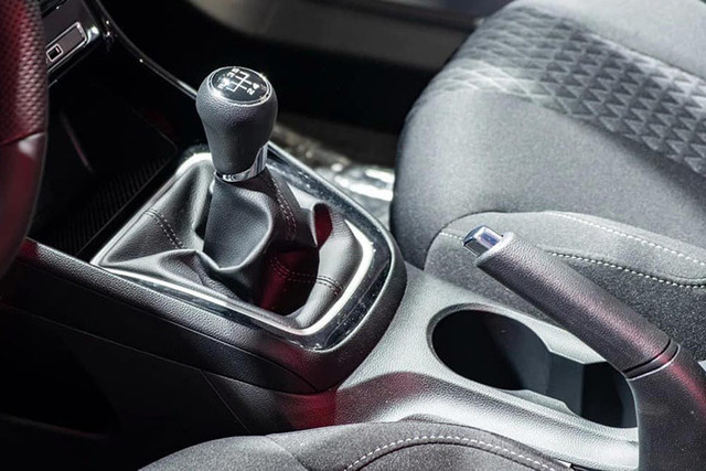 Mẫu xe sedan hạng C là MG5 ế khách dù giá bán chưa tới 400 triệu - Hình 8 Mau xe sedan hang C la MG5 e khach du gia ban chua toi 400 trieu-Hinh-8