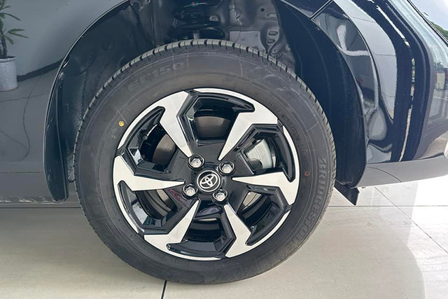 Toyota Vios 2023 mới chạy 200km, rao bán 565 triệu - Hình 5 Toyota Vios 2023 moi chay 200km, rao ban 565 trieu-Hinh-5