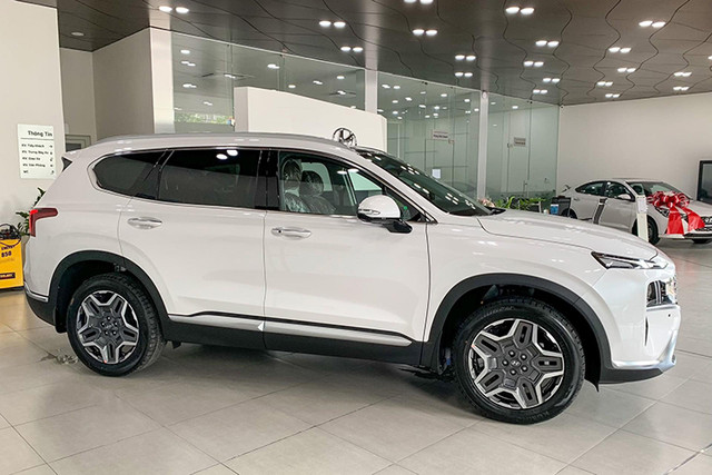 Giá xe Hyundai SantaFe giảm mạnh tới 200 triệu đồng - Hình 2 Gia xe Hyundai SantaFe giam manh toi 200 trieu dong-Hinh-2