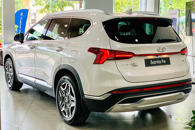 Giá xe Hyundai SantaFe giảm mạnh tới 200 triệu đồng - Hình 4 Gia xe Hyundai SantaFe giam manh toi 200 trieu dong-Hinh-4