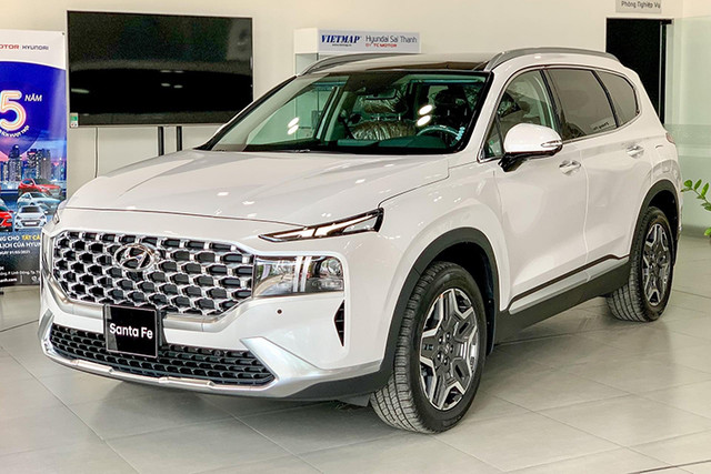 Giá xe Hyundai SantaFe giảm mạnh tới 200 triệu đồng Gia xe Hyundai SantaFe giam manh toi 200 trieu dong