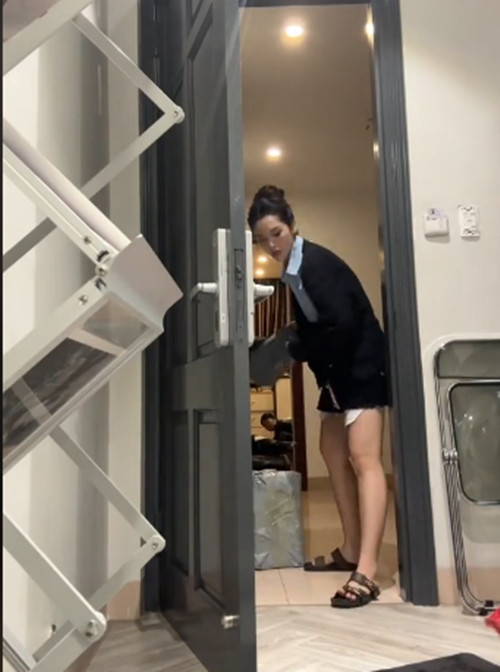 Bên trong ngôi nhà 4 tầng có thang máy của diễn viên Quỳnh Lương - Hình 4 Ben trong ngoi nha 4 tang co thang may cua dien vien Quynh Luong-Hinh-4