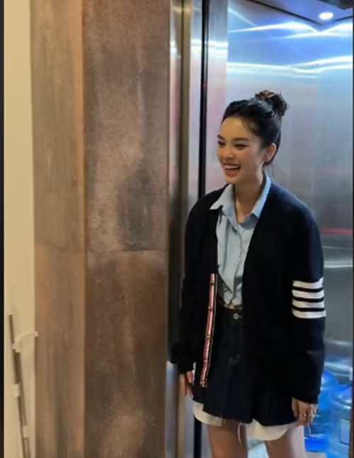 Bên trong ngôi nhà 4 tầng có thang máy của diễn viên Quỳnh Lương - Hình 6 Ben trong ngoi nha 4 tang co thang may cua dien vien Quynh Luong-Hinh-6