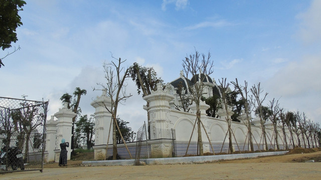 Cận cảnh “biệt phủ” tráng lệ của cụ bà 80 tuổi ở Hà Tĩnh - Hình 5 Can canh “biet phu” trang le cua cu ba 80 tuoi o Ha Tinh-Hinh-5