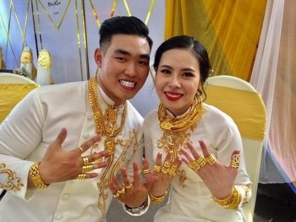 Chị gái trao hồi môn 2,5 tỷ và 49 cây vàng cho em đi lấy chồng - Hình 2 Chi gai trao hoi mon 2,5 ty va 49 cay vang cho em di lay chong-Hinh-2