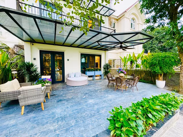 Lã Thanh Huyền sở hữu biệt thự 60 tỷ với khu vườn mát mắt - Hình 2 La Thanh Huyen so huu biet thu 60 ty voi khu vuon mat mat-Hinh-2