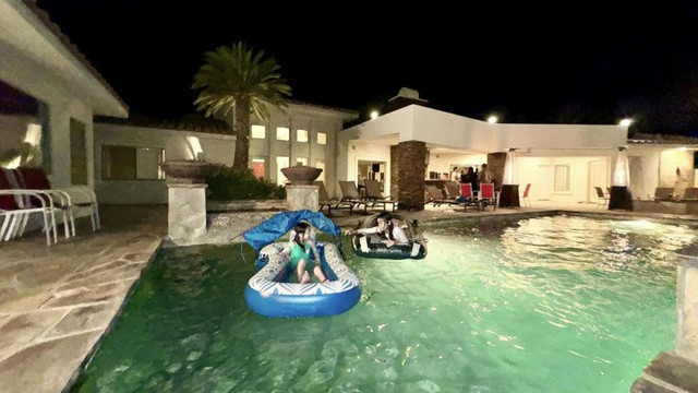 Danh hài Bảo Quốc sở hữu biệt thự 45 tỷ hoành tráng cỡ nào? - Hình 9 Danh hai Bao Quoc so huu biet thu 45 ty hoanh trang co nao?-Hinh-9