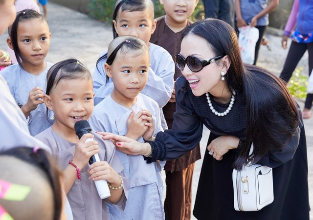 Những điều ít biết về tỷ phú gốc Việt Chính Chu khiến phố Wall kiêng dè - Hình 12 Nhung dieu it biet ve ty phu goc Viet Chinh Chu khien pho Wall kieng de-Hinh-12