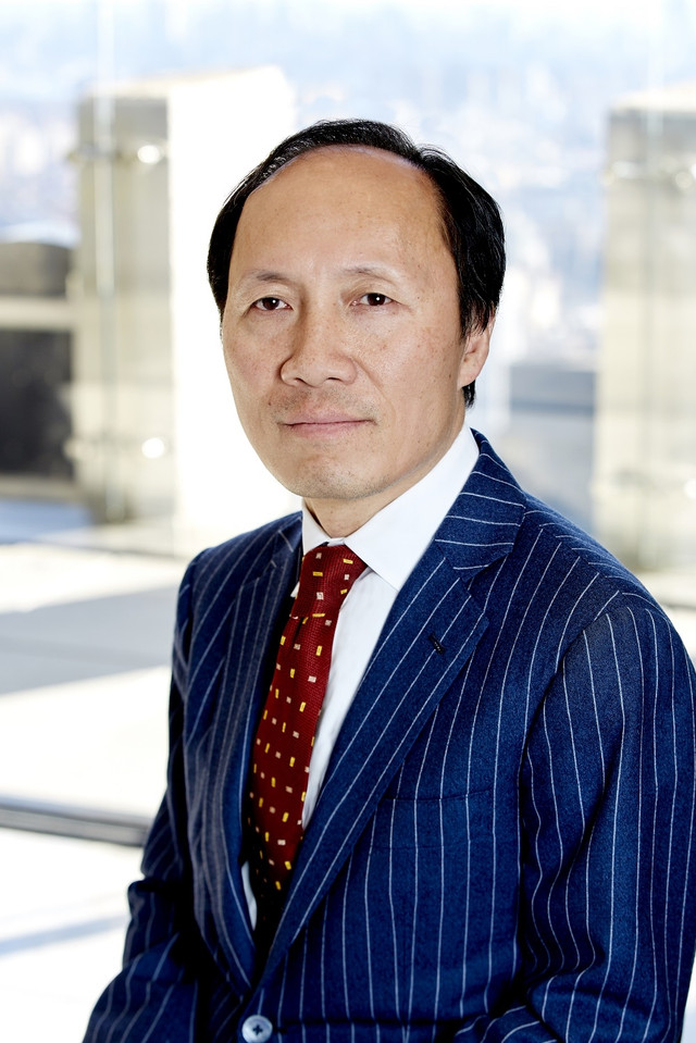 Những điều ít biết về tỷ phú gốc Việt Chính Chu khiến phố Wall kiêng dè - Hình 2 Nhung dieu it biet ve ty phu goc Viet Chinh Chu khien pho Wall kieng de-Hinh-2