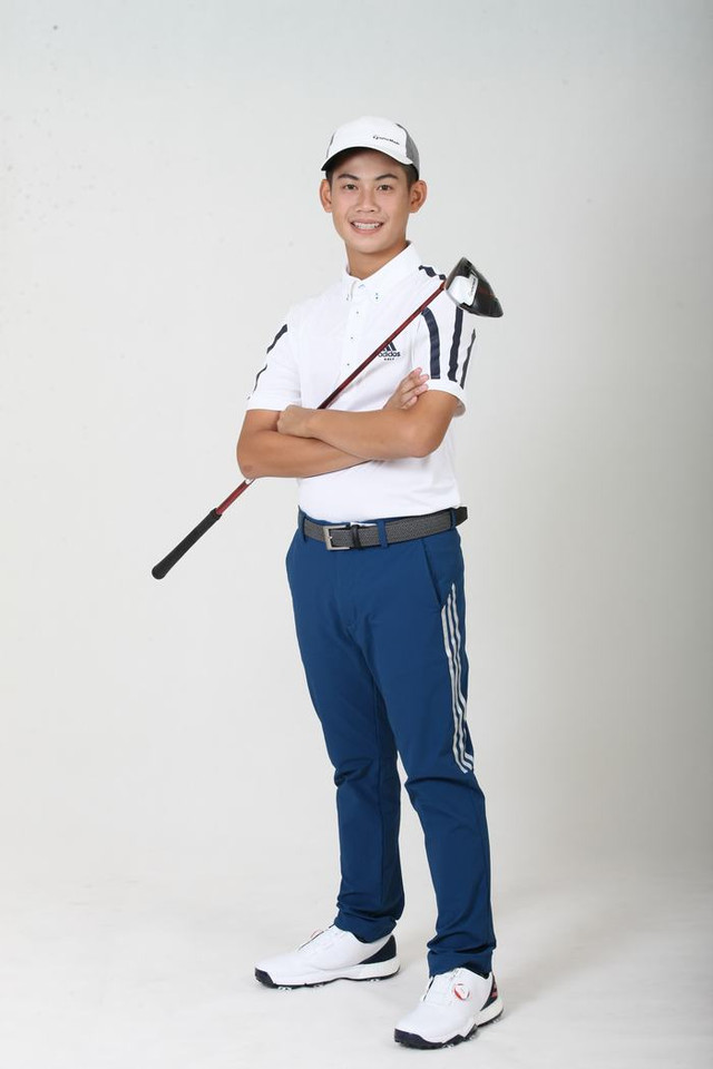 Hot boy làng golf khiến chị em muốn "rụng trứng" - Hình 2 Hot boy lang golf khien chi em muon