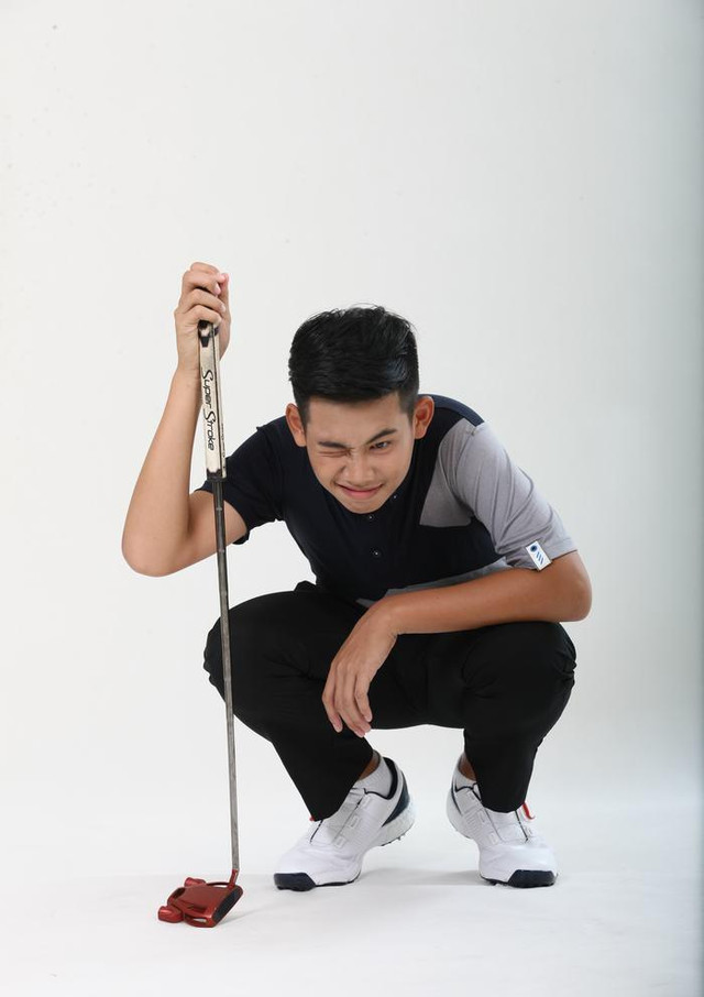 Hot boy làng golf khiến chị em muốn "rụng trứng" - Hình 3 Hot boy lang golf khien chi em muon