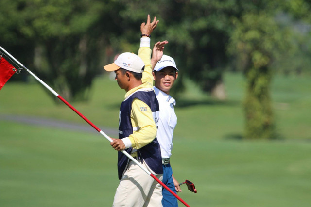 Hot boy làng golf khiến chị em muốn "rụng trứng" - Hình 8 Hot boy lang golf khien chi em muon