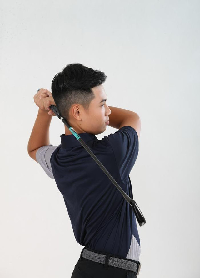 Hot boy làng golf khiến chị em muốn "rụng trứng" - Hình 4 Hot boy lang golf khien chi em muon