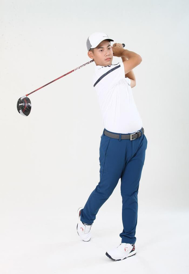 Hot boy làng golf khiến chị em muốn "rụng trứng" - Hình 7 Hot boy lang golf khien chi em muon