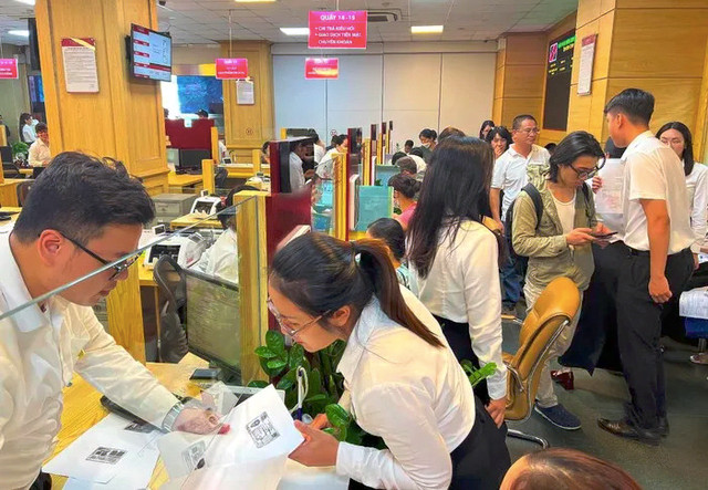 Nguoi dan do xo mua vang, ngan hang 'chay hang' chi sau 5 phut-Hinh-3