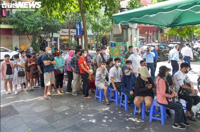 Nguoi dan do xo mua vang, ngan hang 'chay hang' chi sau 5 phut-Hinh-5