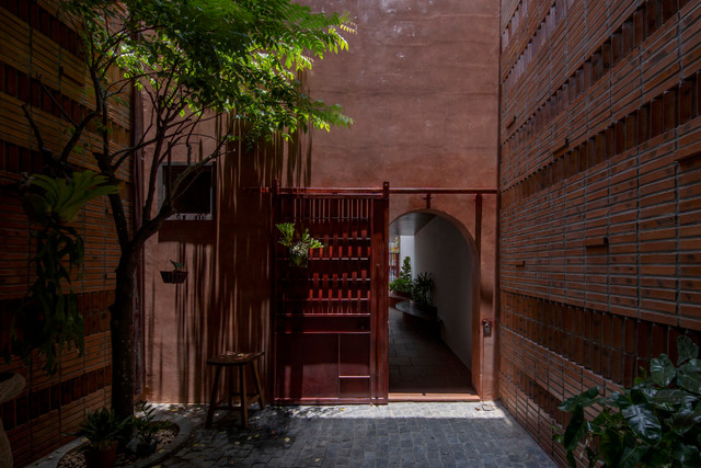 Dung gach gom thay mai, nha Can Tho gay... thuong nho-Hinh-9