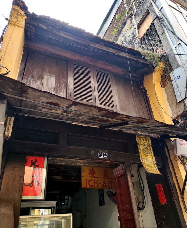 Cận cảnh nhà gỗ lim trăm tuổi “độc nhất” phố cổ Hà Nội - Hình 3 Can canh nha go lim tram tuoi “doc nhat” pho co Ha Noi-Hinh-3