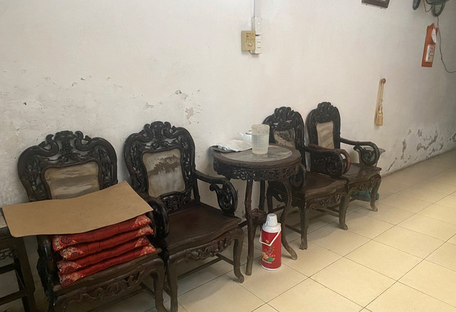 Cận cảnh nhà gỗ lim trăm tuổi “độc nhất” phố cổ Hà Nội - Hình 7 Can canh nha go lim tram tuoi “doc nhat” pho co Ha Noi-Hinh-7