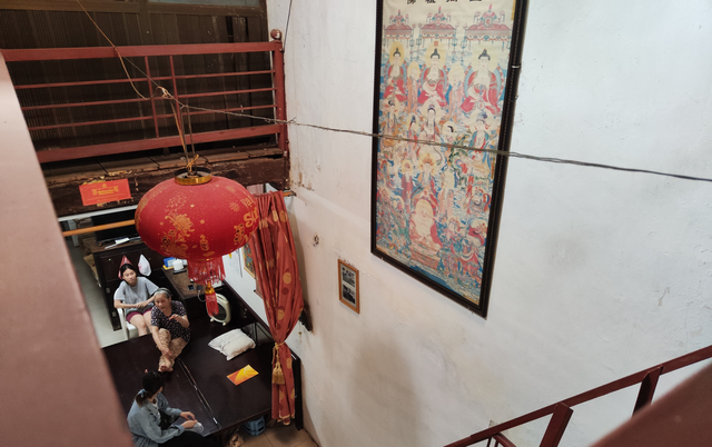 Cận cảnh nhà gỗ lim trăm tuổi “độc nhất” phố cổ Hà Nội - Hình 13 Can canh nha go lim tram tuoi “doc nhat” pho co Ha Noi-Hinh-13