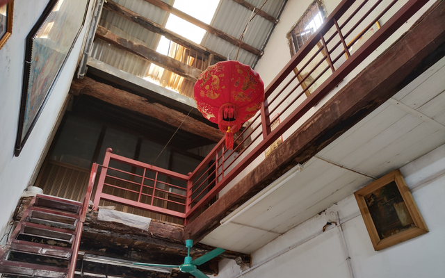 Cận cảnh nhà gỗ lim trăm tuổi “độc nhất” phố cổ Hà Nội - Hình 9 Can canh nha go lim tram tuoi “doc nhat” pho co Ha Noi-Hinh-9