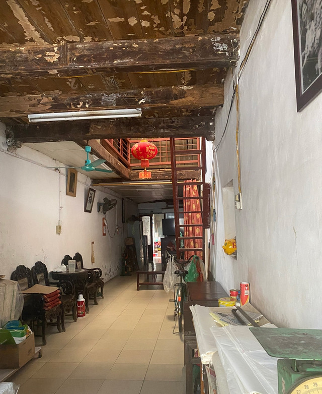 Cận cảnh nhà gỗ lim trăm tuổi “độc nhất” phố cổ Hà Nội - Hình 4 Can canh nha go lim tram tuoi “doc nhat” pho co Ha Noi-Hinh-4