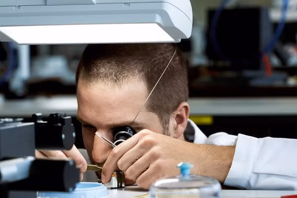 Tiet lo nhung bi mat ve quy trinh san xuat tuyet tac dong ho Rolex-Hinh-4