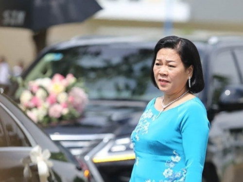 Mẹ chồng Hoa hậu Đặng Thu Thảo: Nữ đại gia từng làm osin từ năm 6 tuổi - Hình 5 Me chong Hoa hau Dang Thu Thao: Nu dai gia tung lam osin tu nam 6 tuoi-Hinh-5