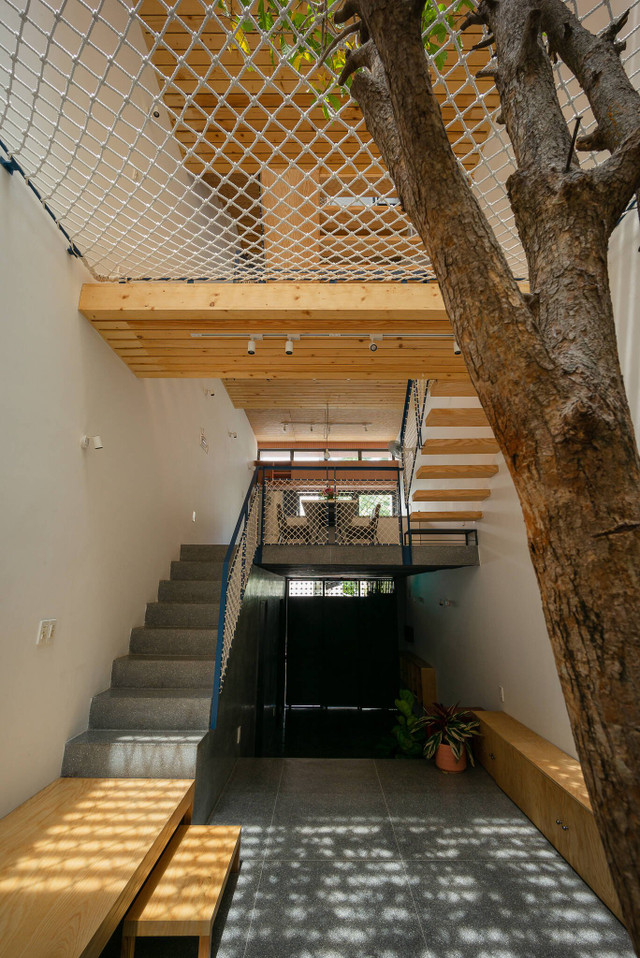 Nhà trong hẻm vẫn thoải mái chỗ chơi dù chưa đến 40m2 - Hình 8 Nha trong hem van thoai mai cho choi du chua den 40m2-Hinh-8