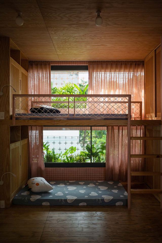 Nhà trong hẻm vẫn thoải mái chỗ chơi dù chưa đến 40m2 - Hình 13 Nha trong hem van thoai mai cho choi du chua den 40m2-Hinh-13