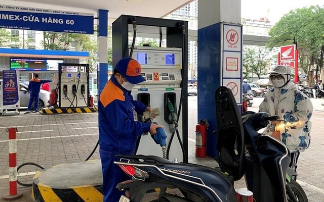 Giá xăng dầu có tăng vào ngày mai? Gia xang dau co tang vao ngay mai?