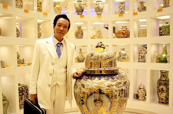 Ông trùm đồ cổ từng sở hữu 3 tấn vàng là ai? - Hình 2 Ong trum do co tung so huu 3 tan vang la ai?-Hinh-2