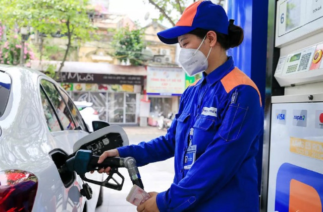 Giá xăng hôm nay tăng sau 3 lần giảm liên tiếp Gia xang hom nay tang sau 3 lan giam lien tiep
